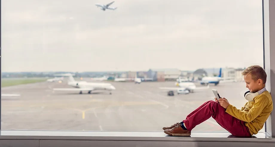 Enfant non accompagné dans l'avion : le guide